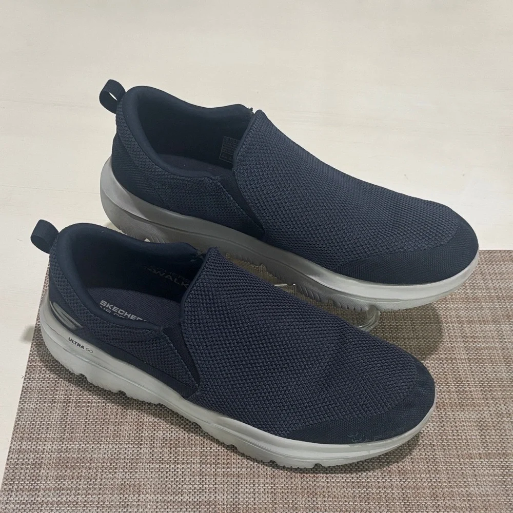 Skechers Ultra Go Walk Sneakers in navy. Men 15. Excellent condition. Very nice! - Picture 1 of 8